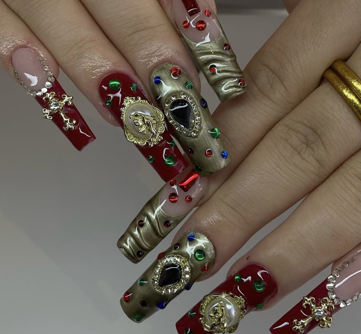 Nail art sophistiqué Bordeaux